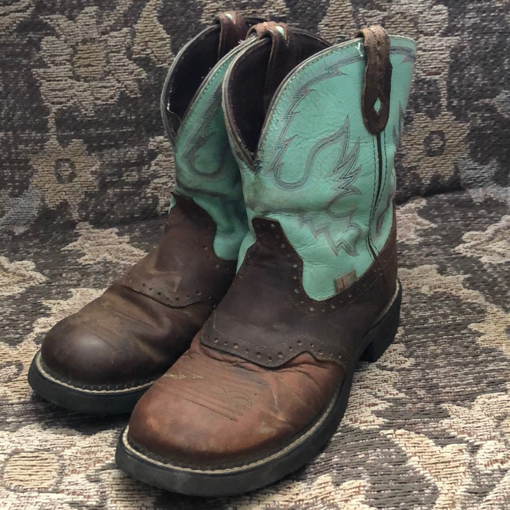 Justin’s teal cowboy boots